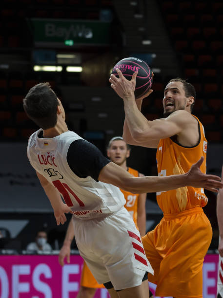 雄鹿在攻防 雄鹿在攻防